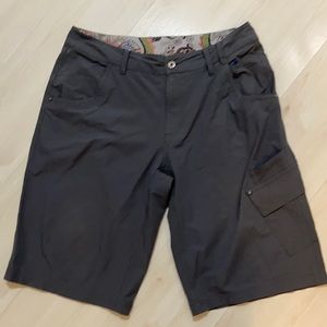 LULULEMON size 36 men’s shorts